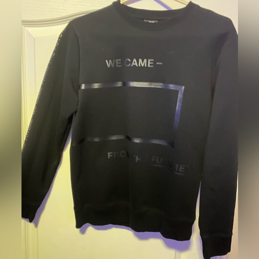H&M Crew neck. Size small